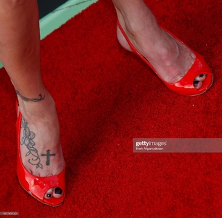 Delphine Chanéac feet photo 1