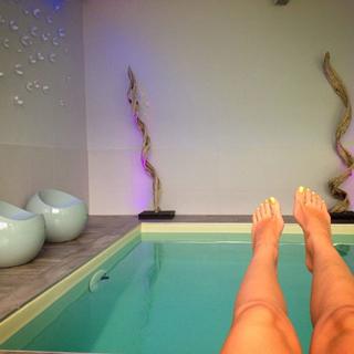 Delphine Wespiser feet photo thumbnail
