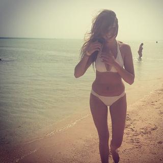 Delphine Wespiser feet photo thumbnail