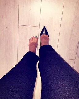 Delphine Wespiser feet photo thumbnail