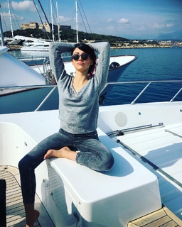 Delphine Wespiser feet photo thumbnail