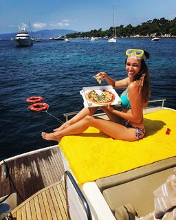 Delphine Wespiser feet photo thumbnail