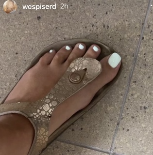 Delphine Wespiser feet photo thumbnail