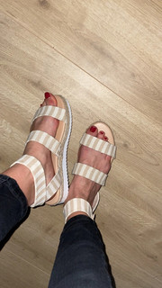 Delphine Wespiser feet photo thumbnail