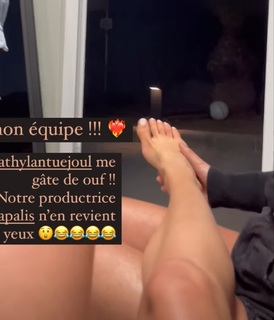 Delphine Wespiser feet photo thumbnail