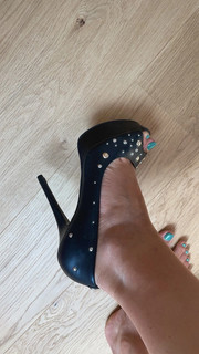 Delphine Wespiser feet photo thumbnail