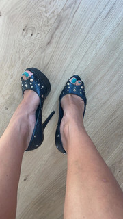 Delphine Wespiser feet photo thumbnail
