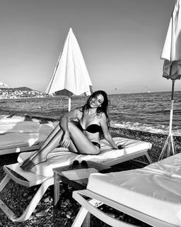 Delphine Wespiser feet photo thumbnail