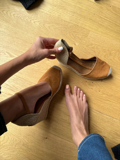 Delphine Wespiser feet photo thumbnail