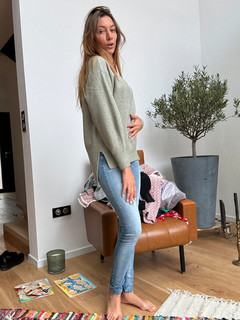 Delphine Wespiser feet photo thumbnail