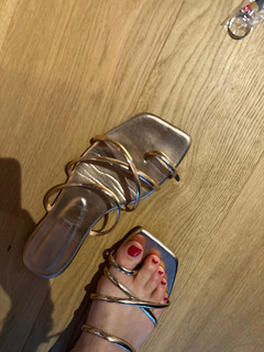 Delphine Wespiser feet photo thumbnail