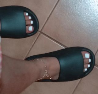 Delphine Wespiser feet photo thumbnail