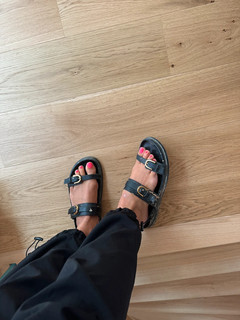 Delphine Wespiser feet photo thumbnail