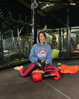 Delphine Wespiser feet photo thumbnail