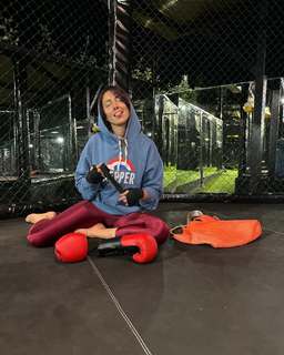 Delphine Wespiser feet photo thumbnail