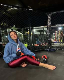 Delphine Wespiser feet photo thumbnail
