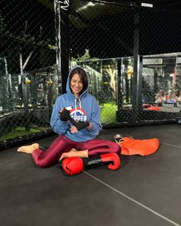 Delphine Wespiser feet photo thumbnail