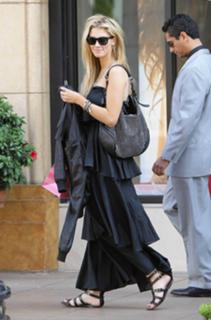 Delta Goodrem feet photo thumbnail