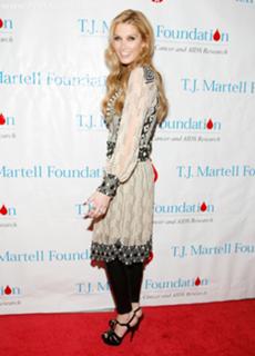Delta Goodrem feet photo thumbnail
