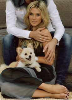 Delta Goodrem feet photo thumbnail