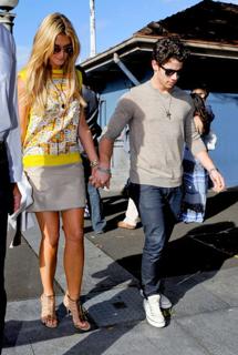 Delta Goodrem feet photo thumbnail