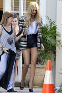 Delta Goodrem feet photo thumbnail