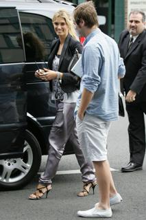 Delta Goodrem feet photo thumbnail