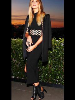 Delta Goodrem feet photo thumbnail