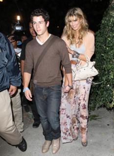 Delta Goodrem feet photo thumbnail
