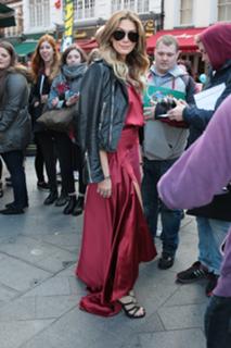 Delta Goodrem feet photo thumbnail