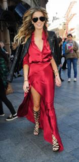 Delta Goodrem feet photo thumbnail