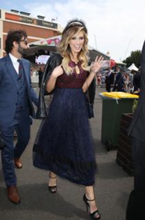 Delta Goodrem feet photo thumbnail