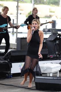 Delta Goodrem feet photo thumbnail