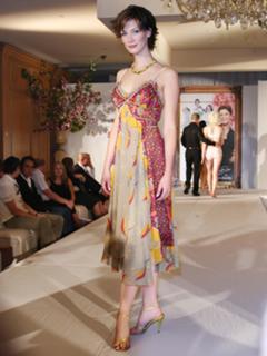 Delta Goodrem feet photo thumbnail
