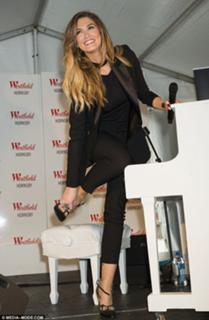 Delta Goodrem feet photo thumbnail