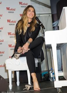 Delta Goodrem feet photo thumbnail