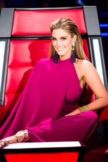 Delta Goodrem feet photo thumbnail