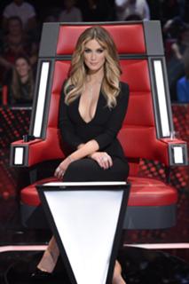 Delta Goodrem feet photo thumbnail
