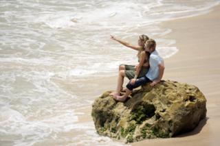 Delta Goodrem feet photo thumbnail