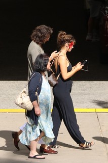 Delta Goodrem feet photo thumbnail