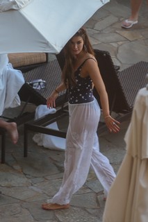 Delta Goodrem feet photo thumbnail