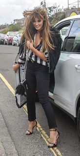 Delta Goodrem feet photo thumbnail