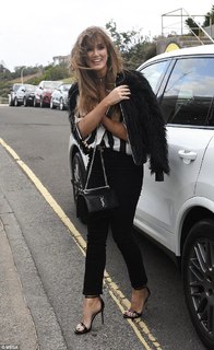 Delta Goodrem feet photo thumbnail