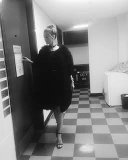 Delta Goodrem feet photo thumbnail