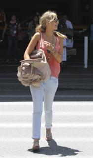 Delta Goodrem feet photo thumbnail