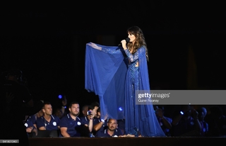 Delta Goodrem feet photo thumbnail