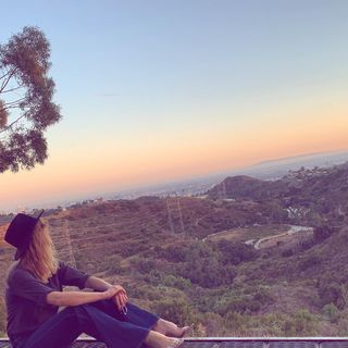 Delta Goodrem feet photo thumbnail