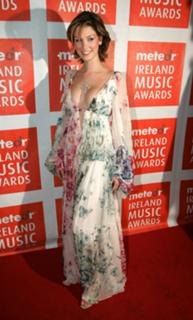 Delta Goodrem feet photo thumbnail