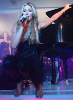 Delta Goodrem feet photo thumbnail
