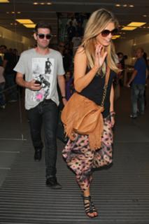 Delta Goodrem feet photo thumbnail